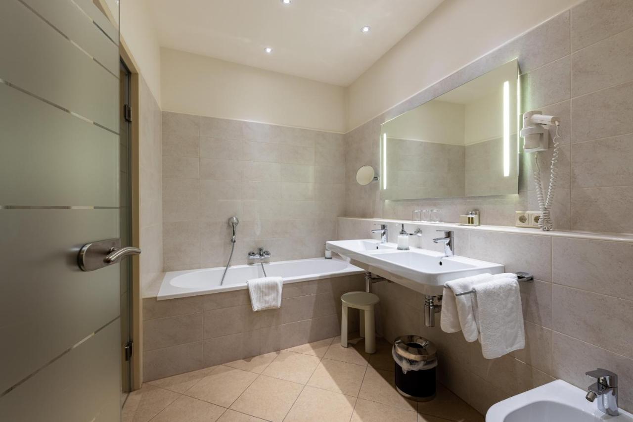 Boutique Hotel Goldenes Lamm Villach Ngoại thất bức ảnh