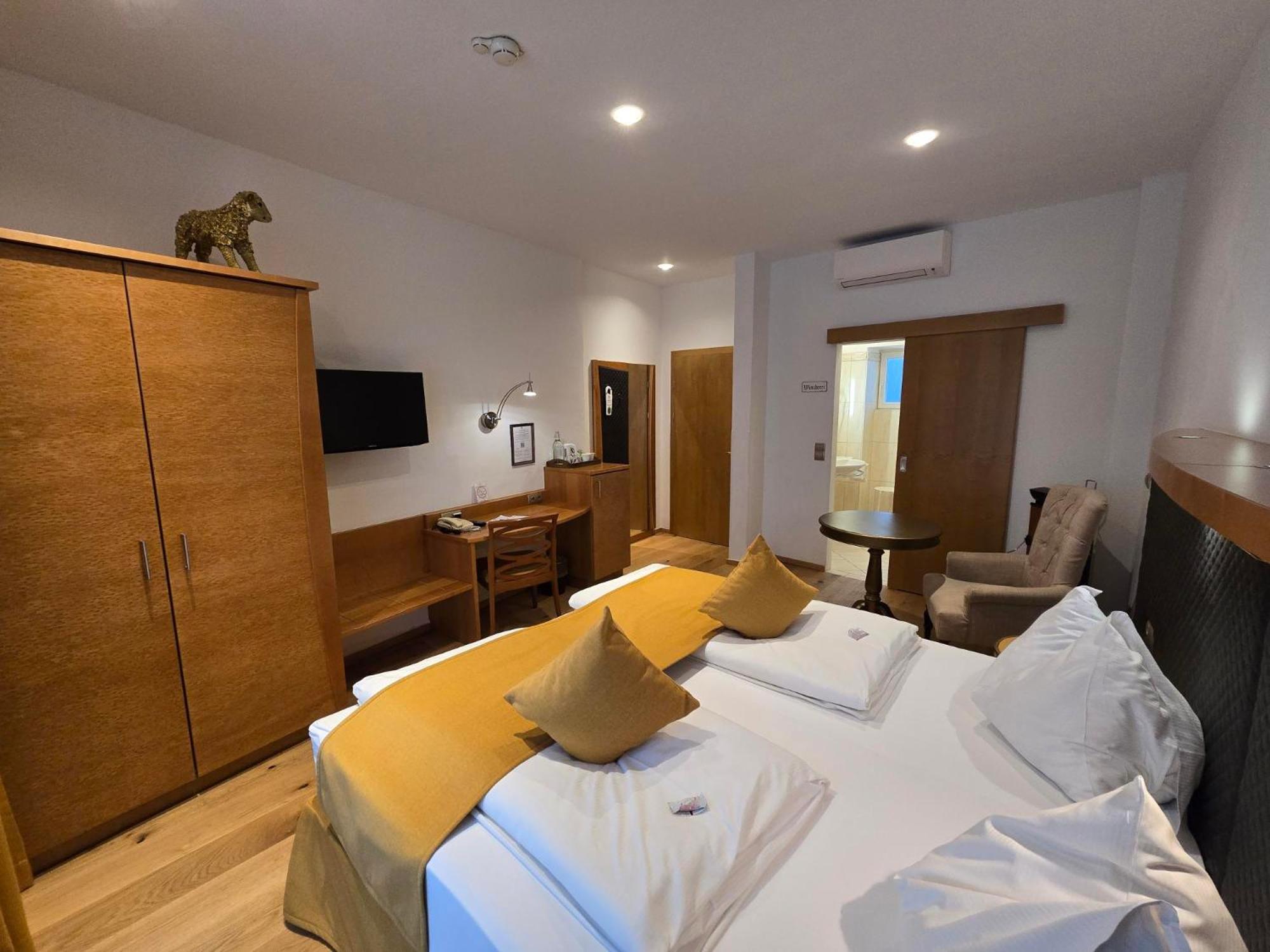 Boutique Hotel Goldenes Lamm Villach Ngoại thất bức ảnh